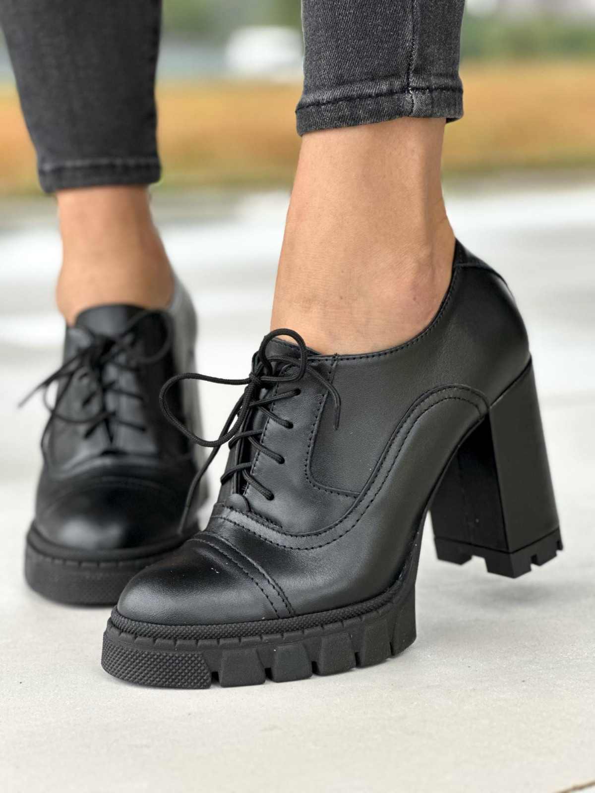 Czarne botki damskie skórzane