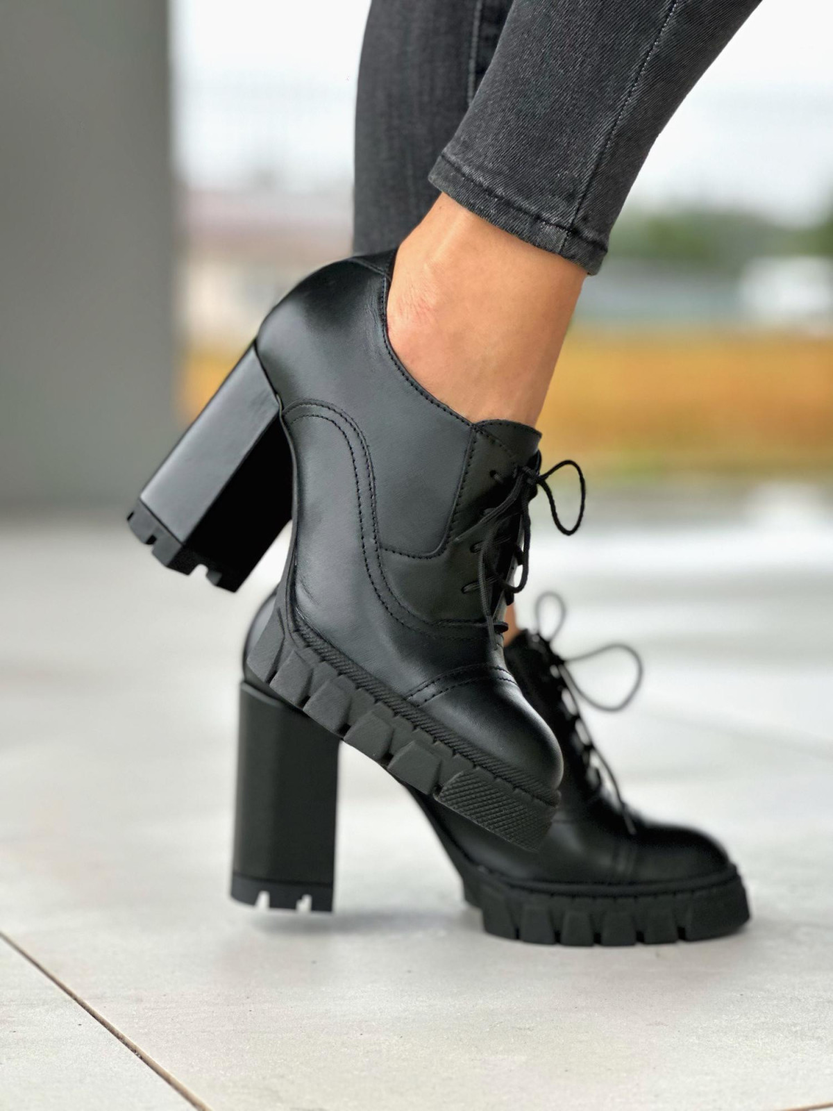 Czarne botki damskie skórzane