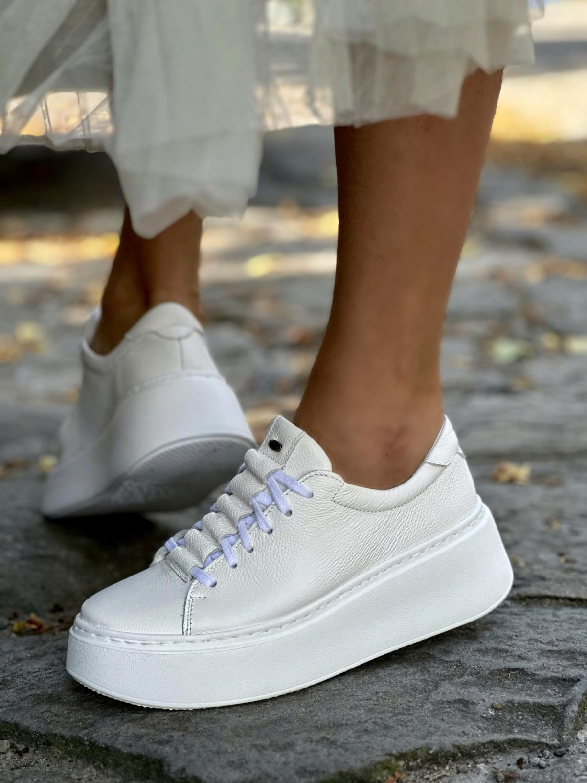 Białe trampki damskie skórzane