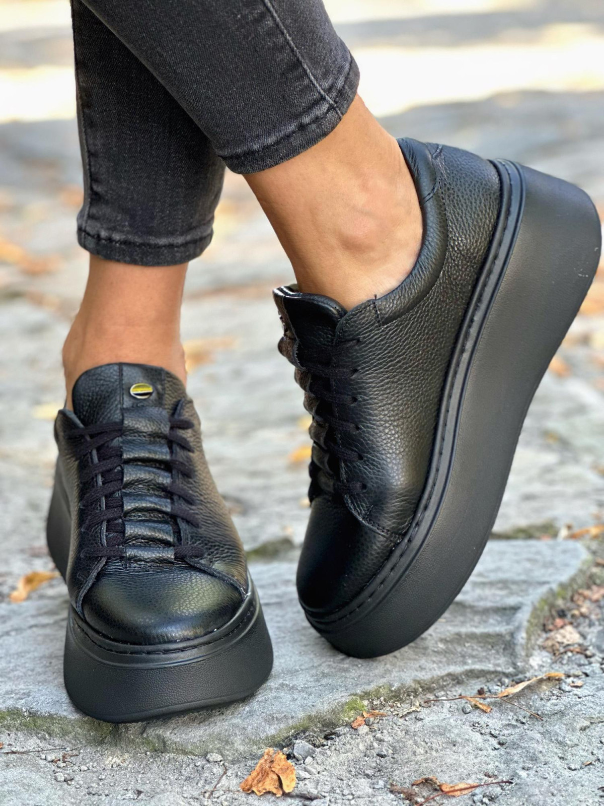 Czarne trampki damskie skórzane