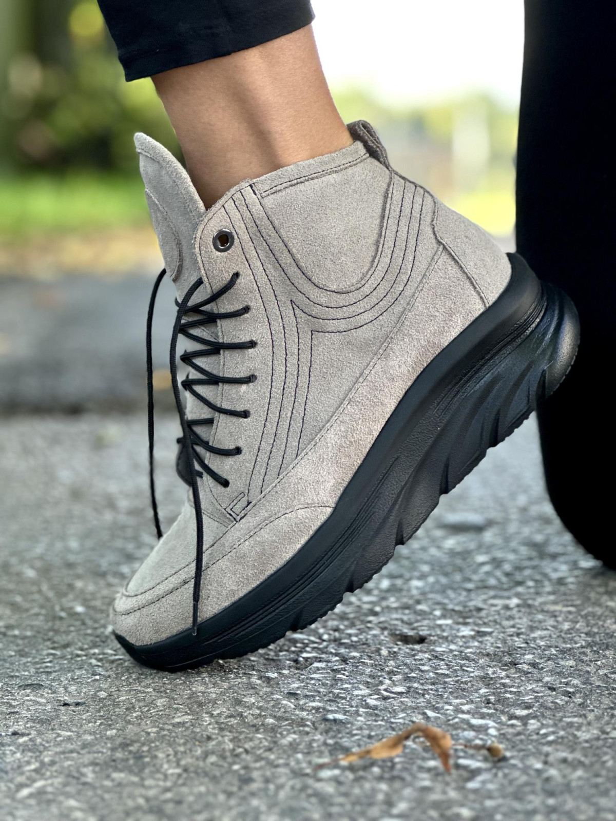 Szare trampki damskie skórzane