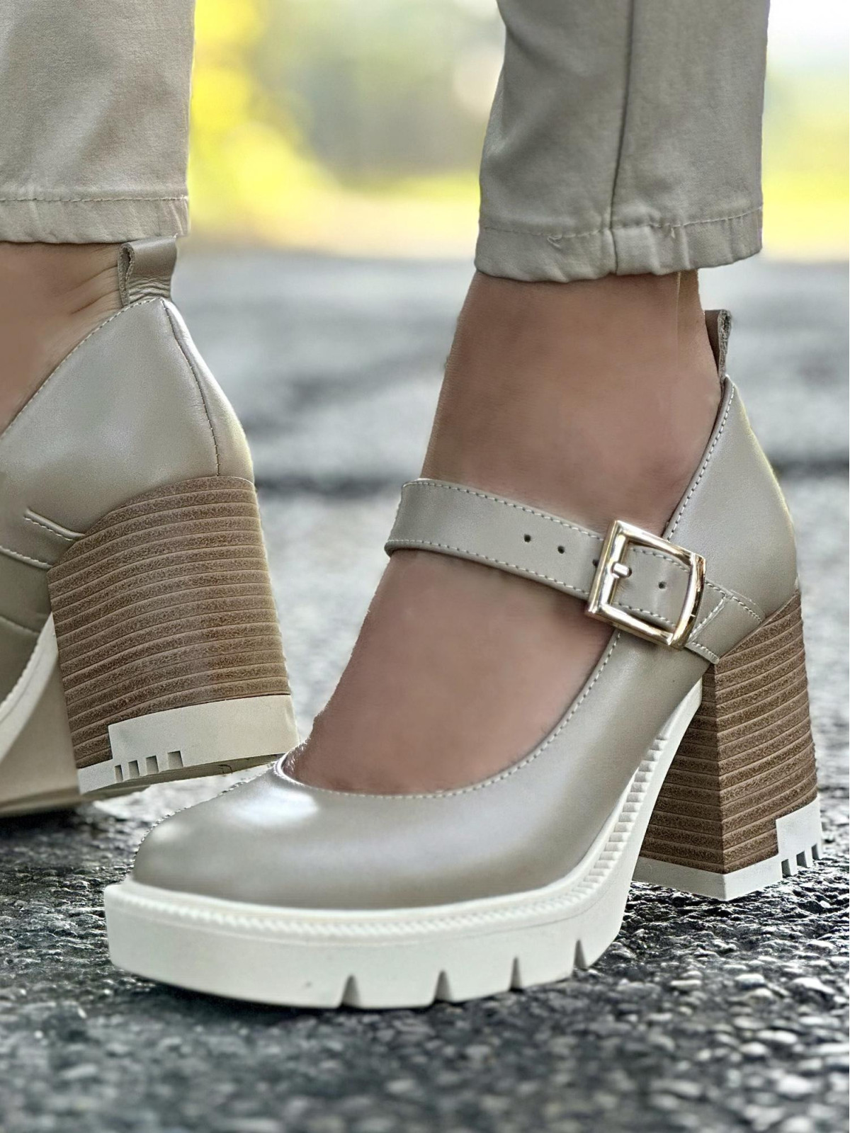 Beżowe półbuty damskie skórzane