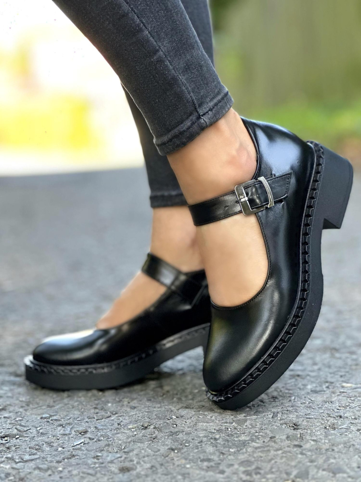 Czarne półbuty damskie skórzane