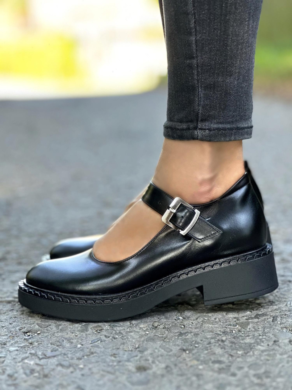 Czarne półbuty damskie skórzane