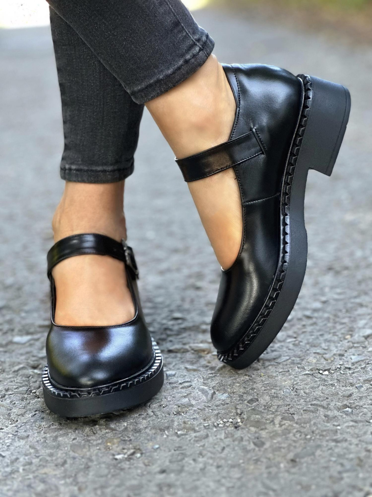 Czarne półbuty damskie skórzane