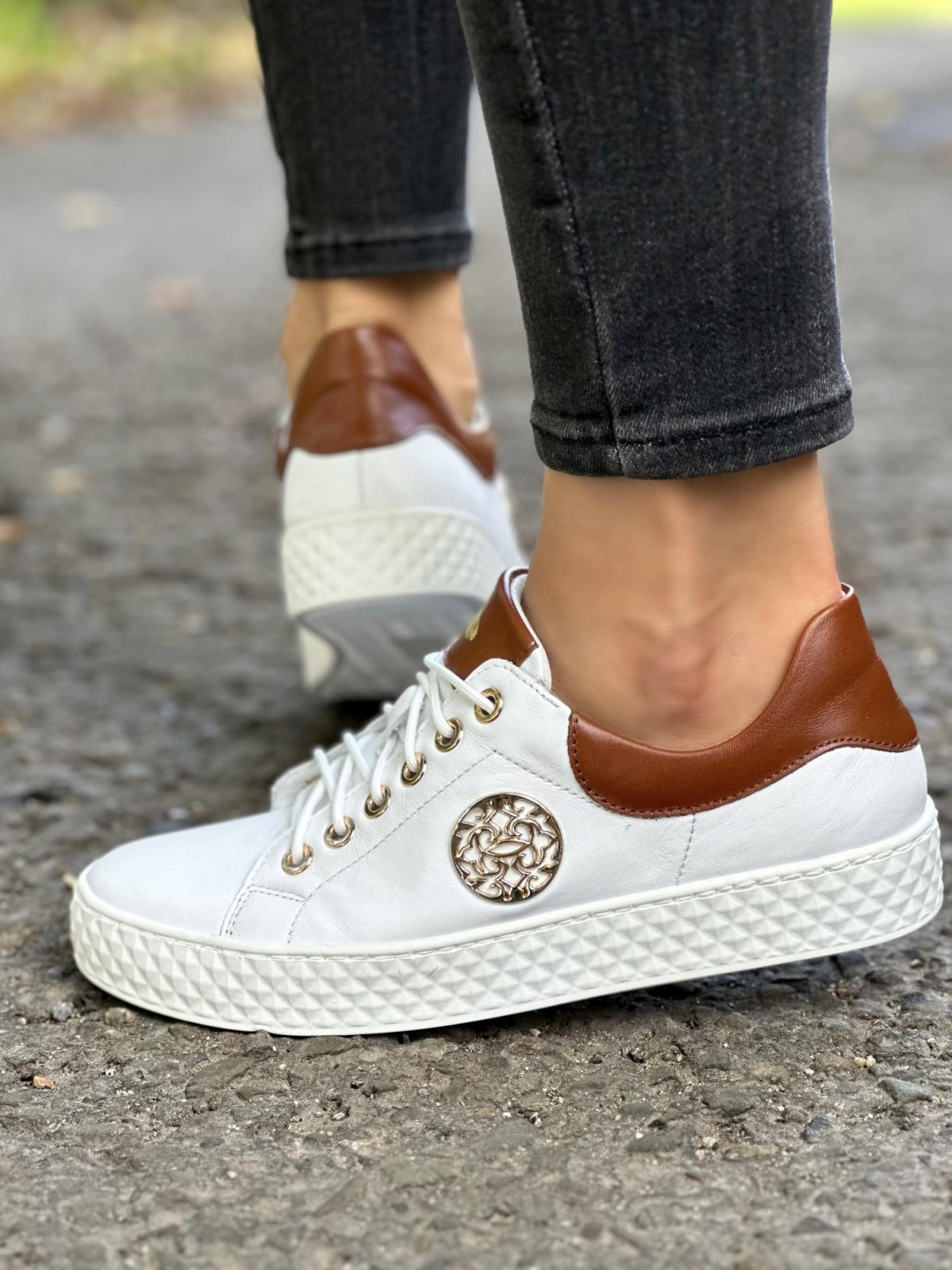 Białe trampki damskie skórzane