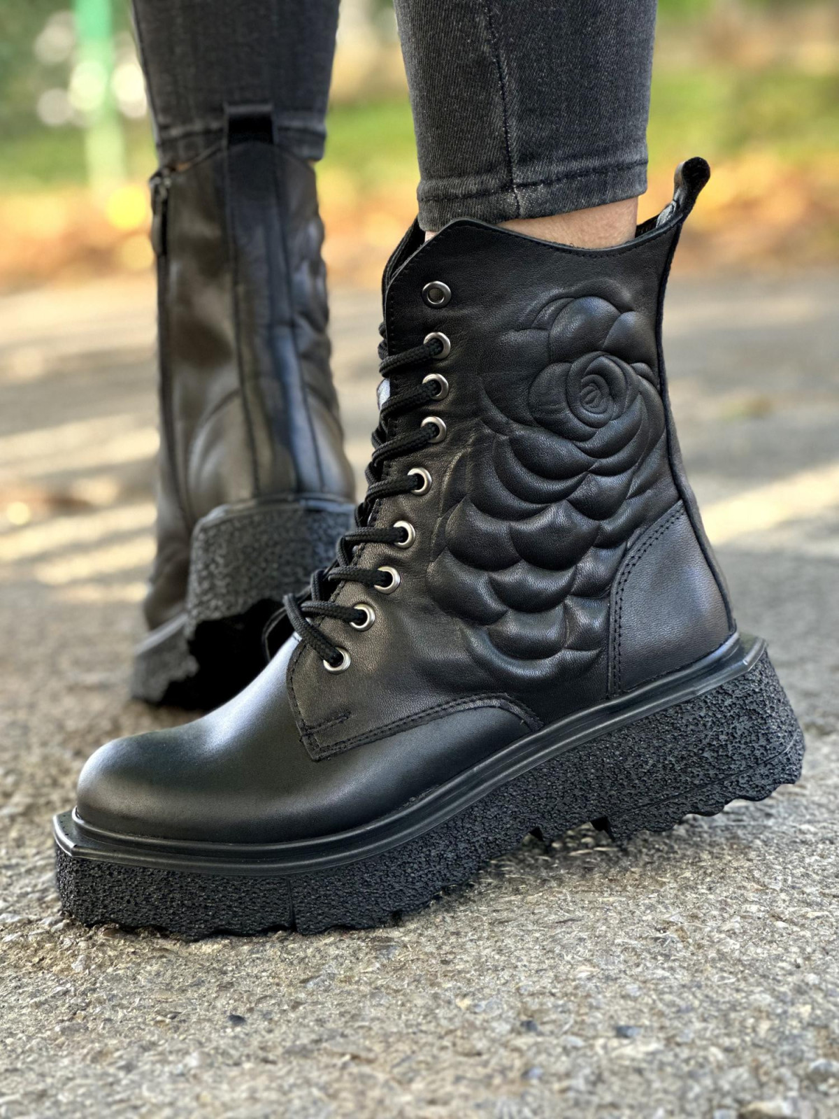 Czarne trapery damskie skórzane