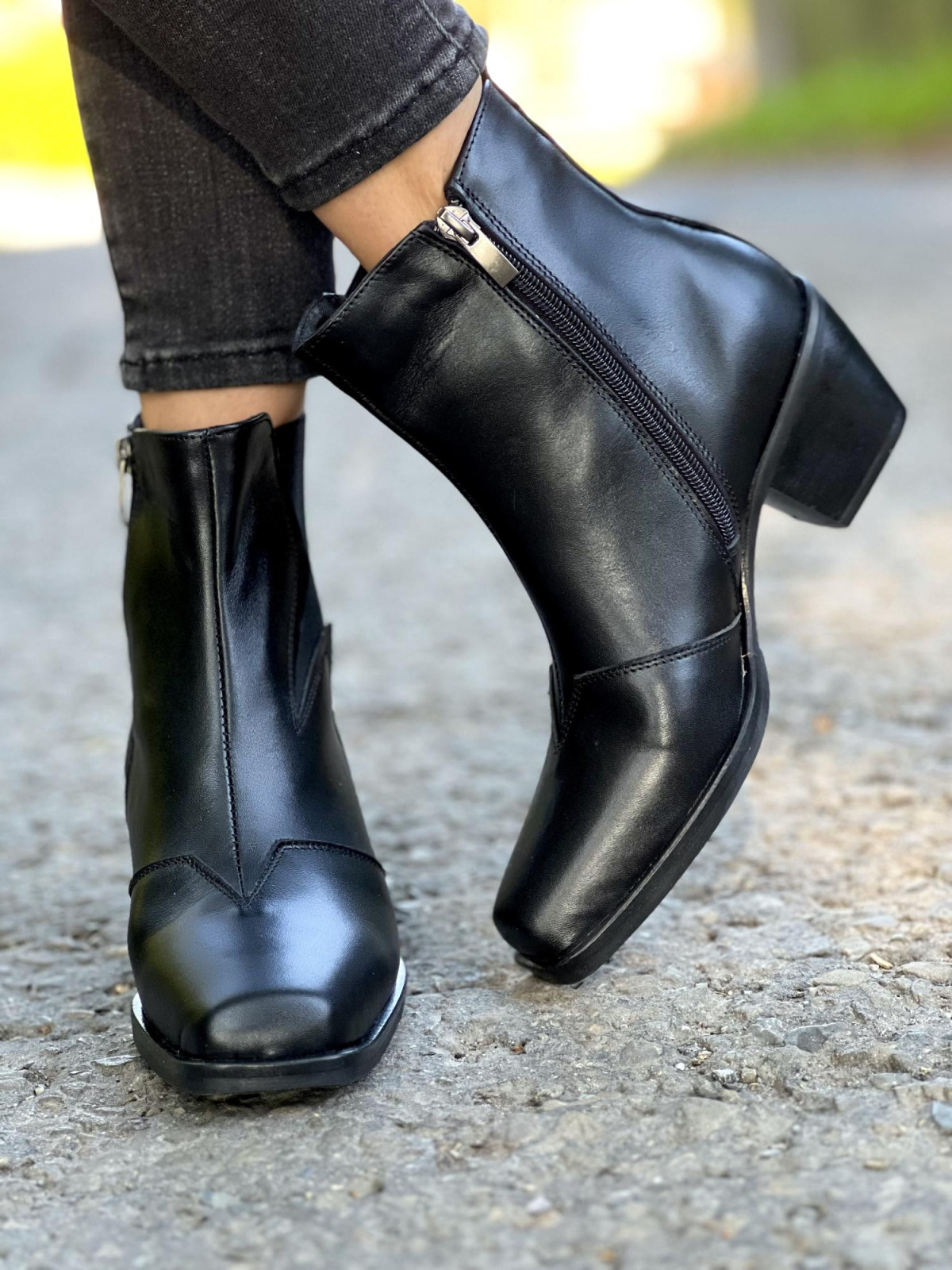 Czarne botki damskie skórzane