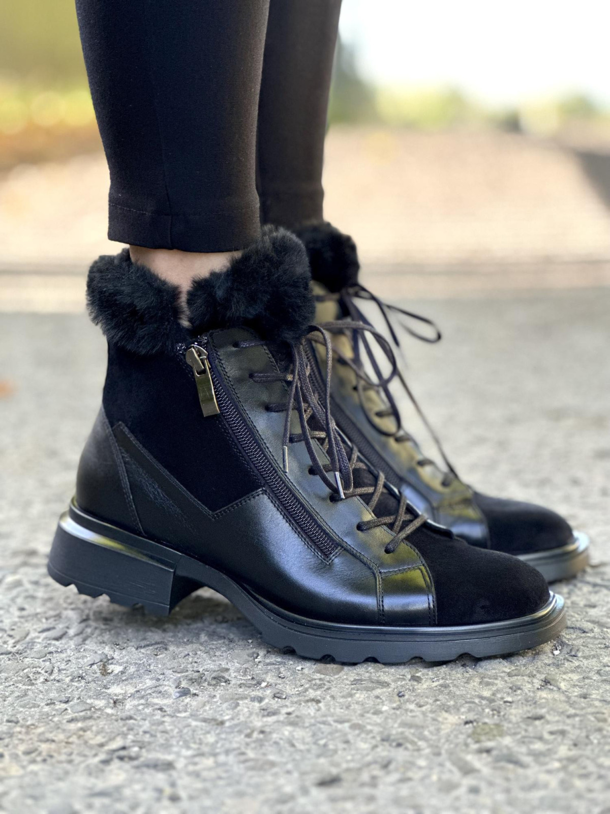 Czarne botki damskie skórzane