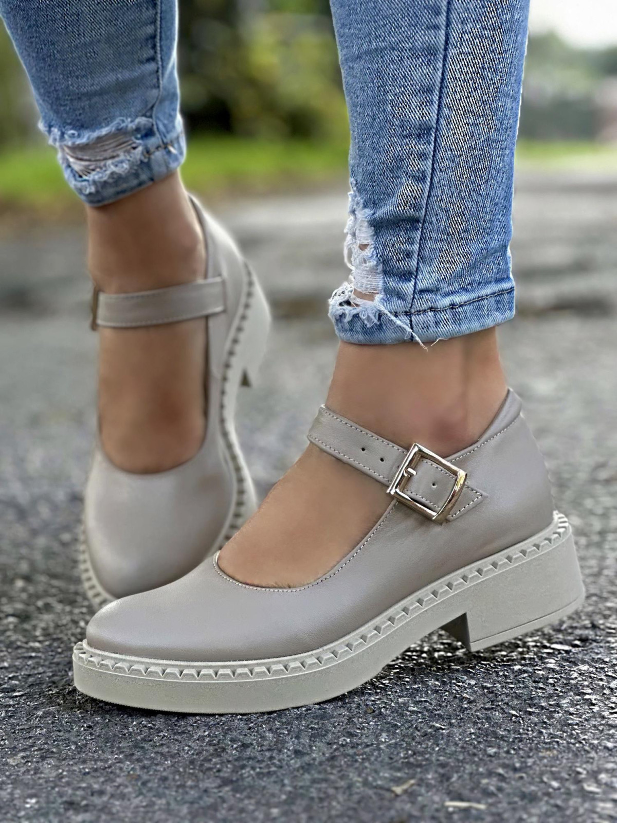 Beżowe półbuty damskie skórzane