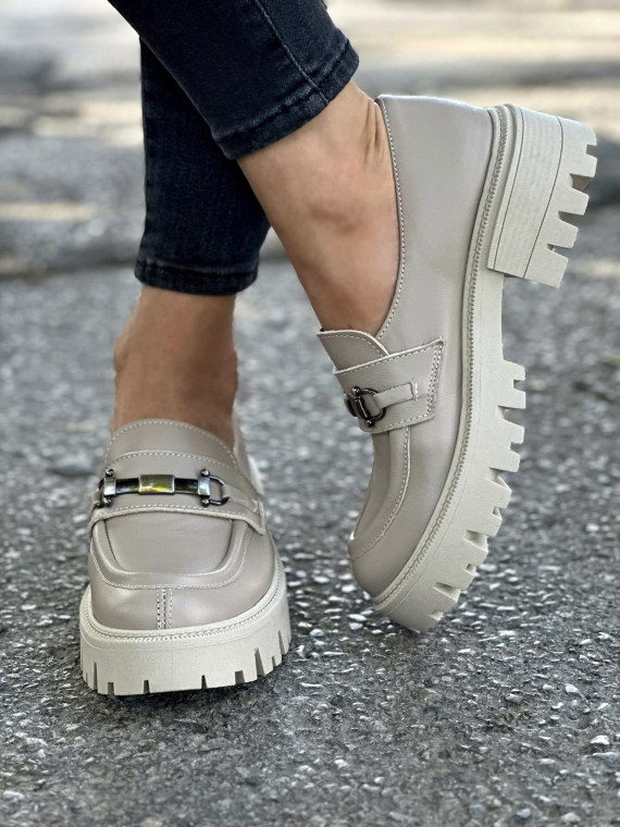 Beżowe mokasyny damskie skórzane