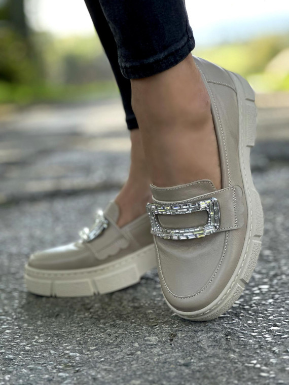 Beżowe mokasyny damskie skórzane