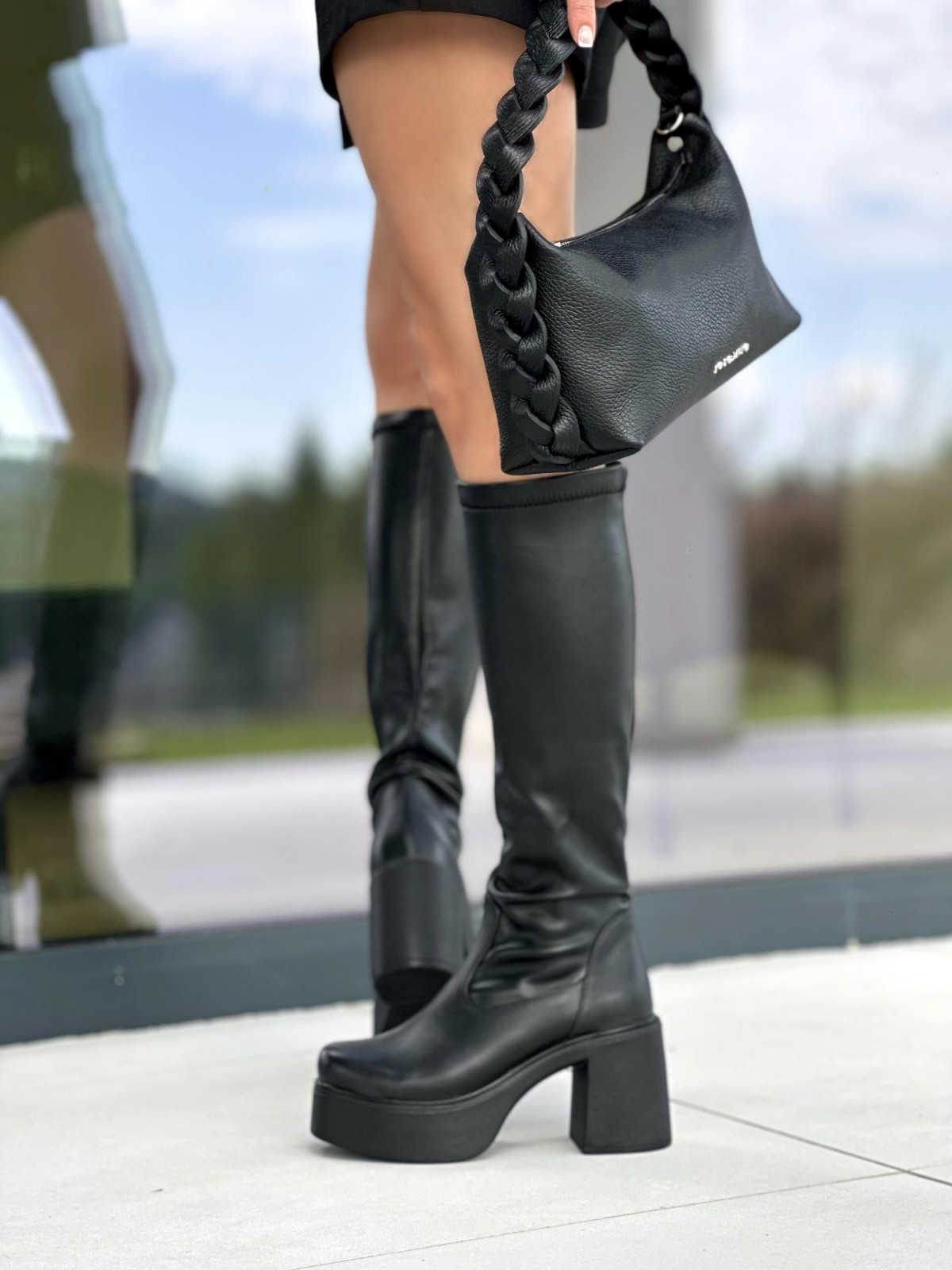 Czarne kozaki damskie skórzane