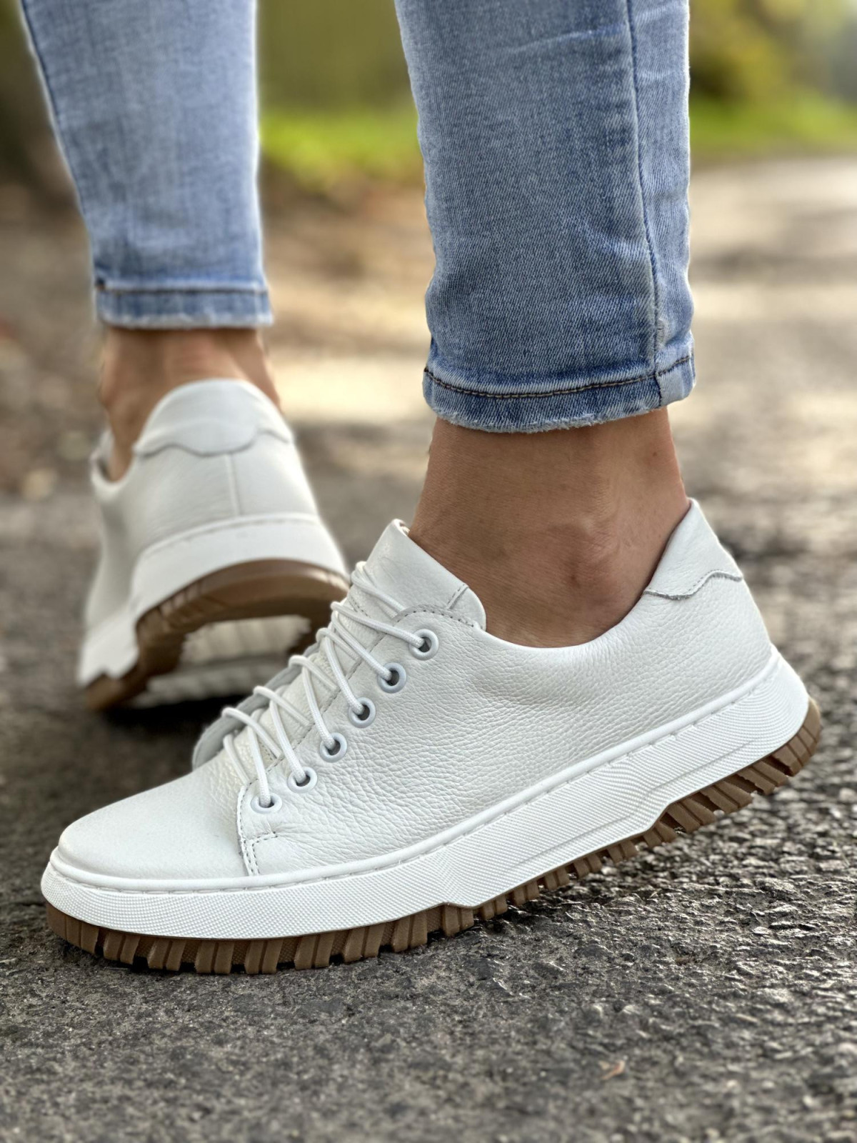 Białe trampki damskie skórzane