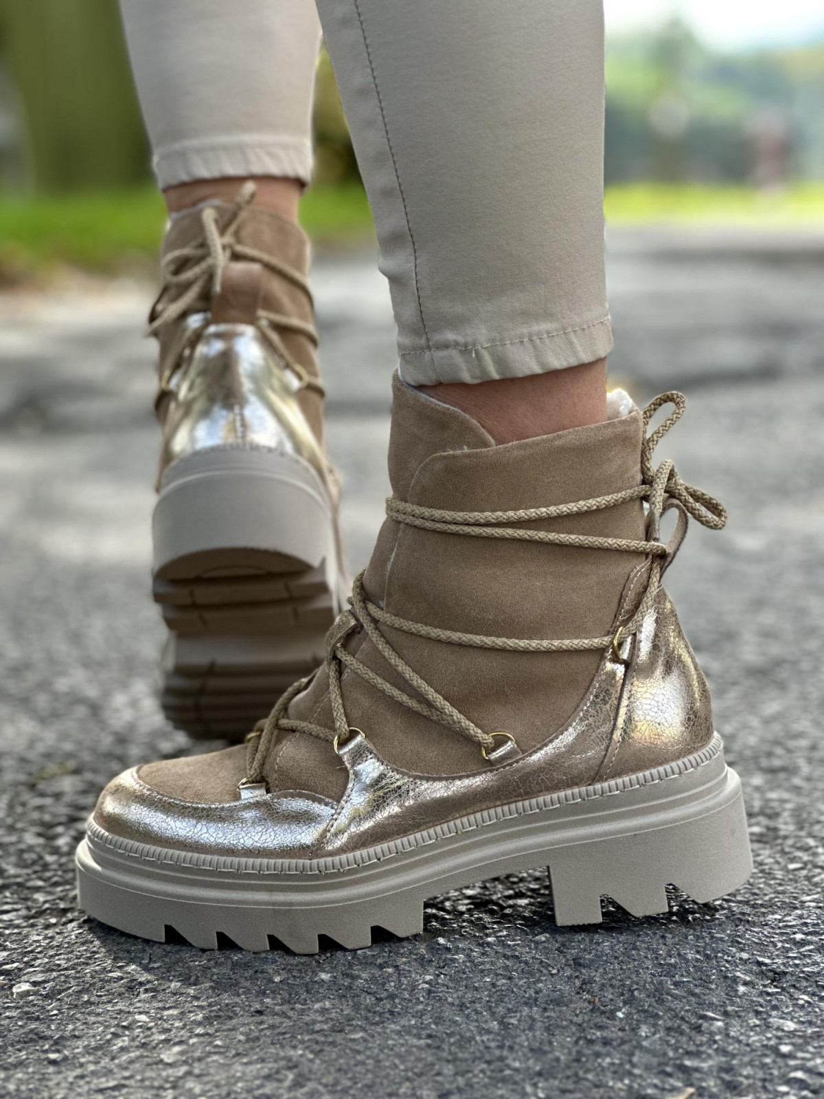 Beżowe śniegowce damskie skórzane