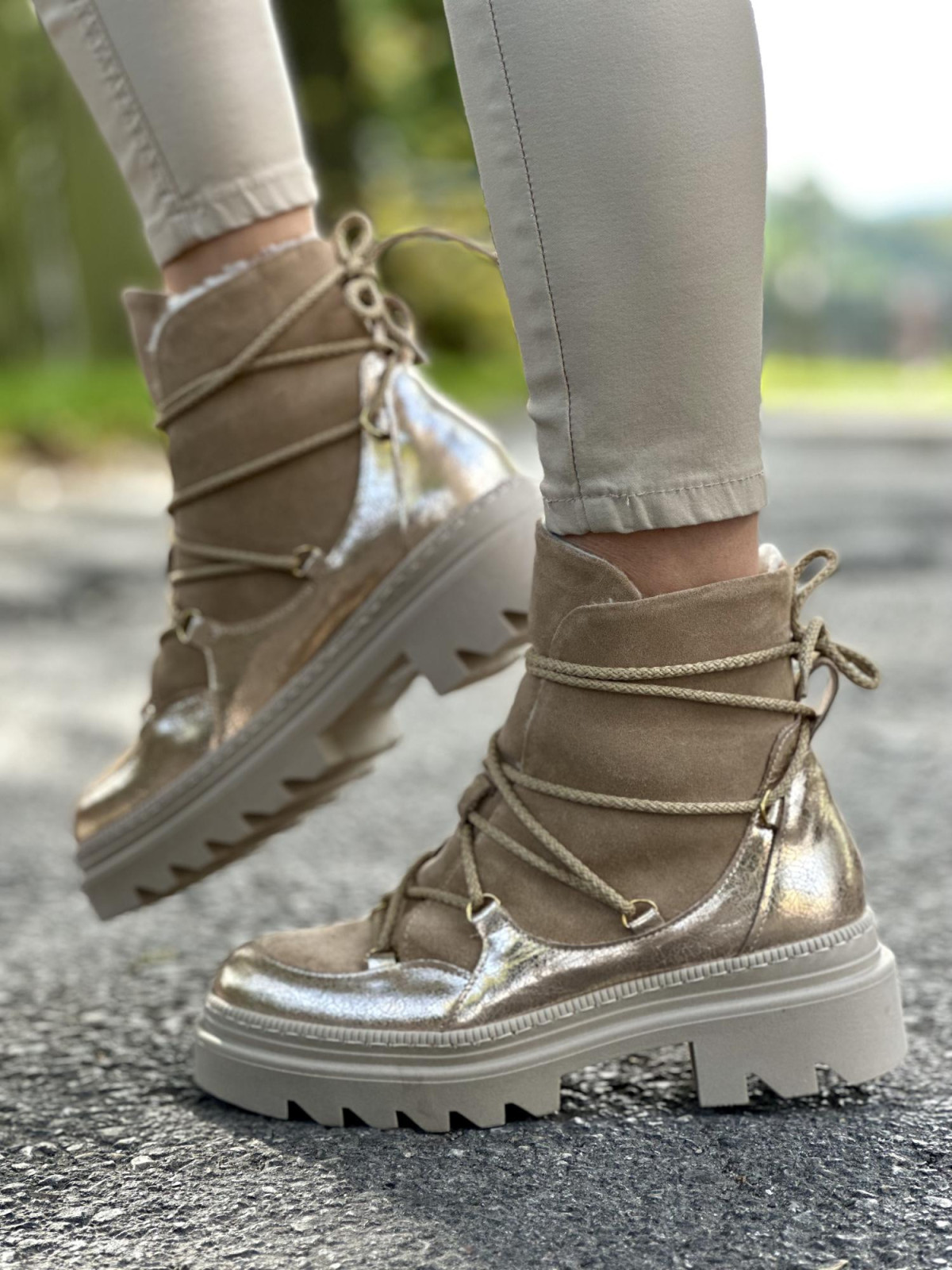 Beżowe śniegowce damskie skórzane