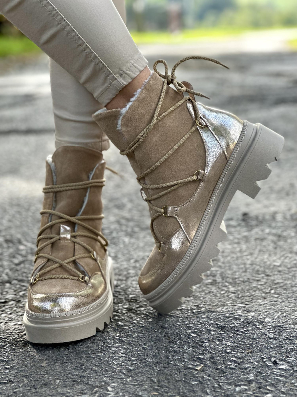 Beżowe śniegowce damskie skórzane