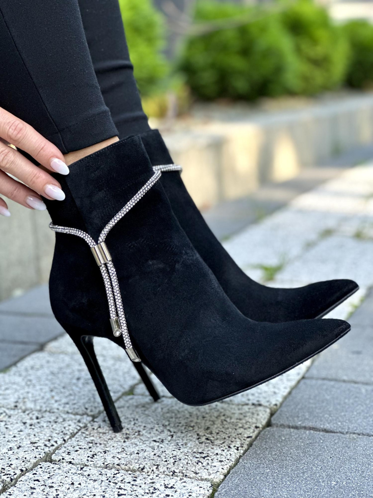 Czarne botki damskie skórzane