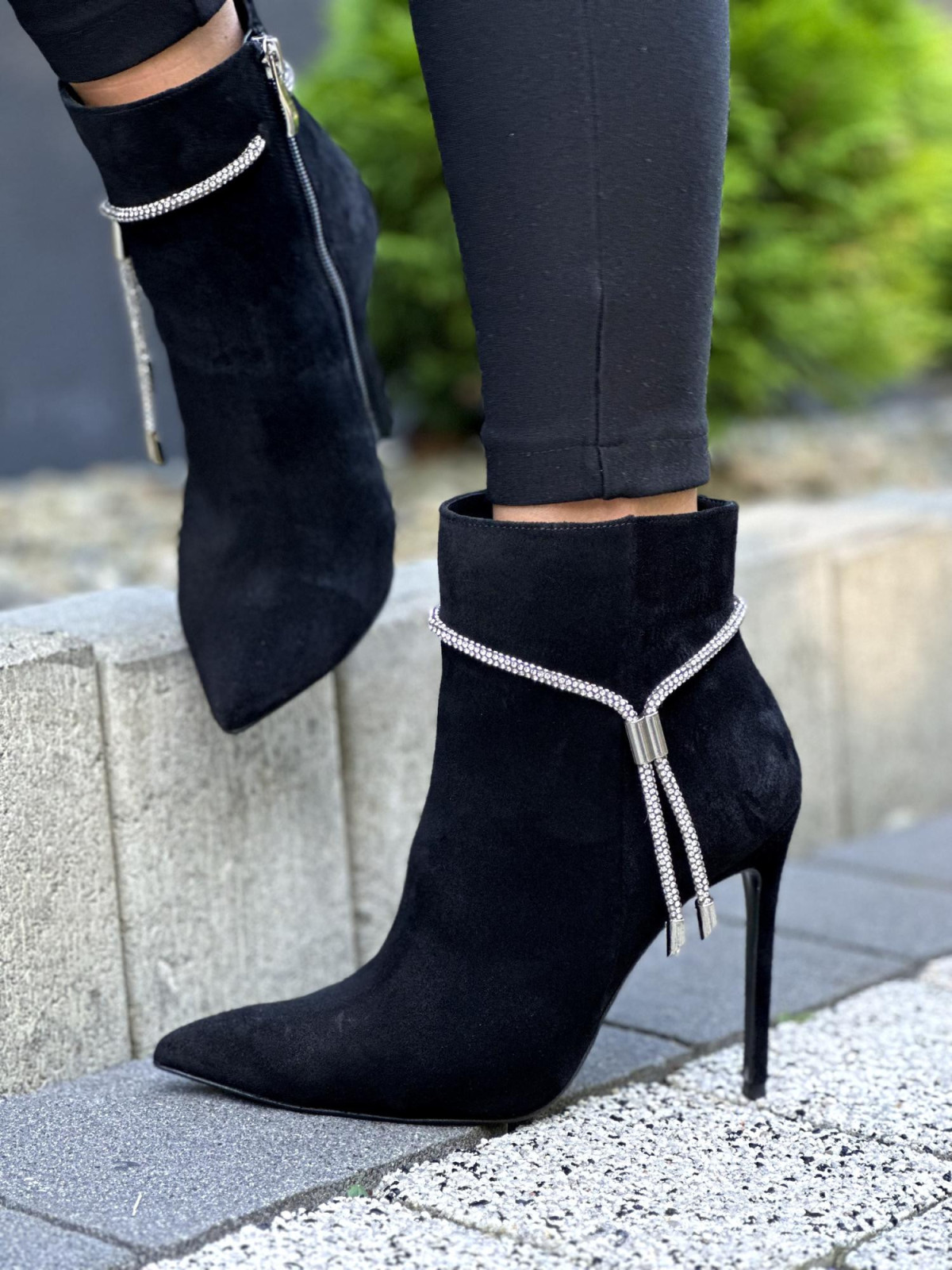 Czarne botki damskie skórzane