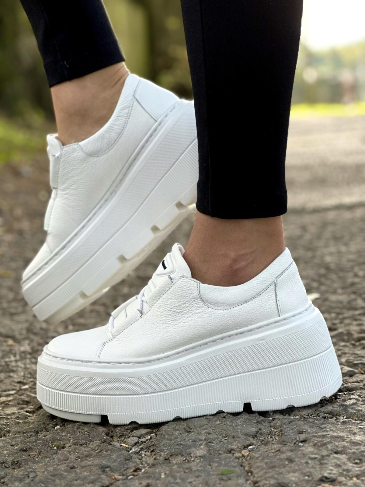 Białe trampki damskie skórzane