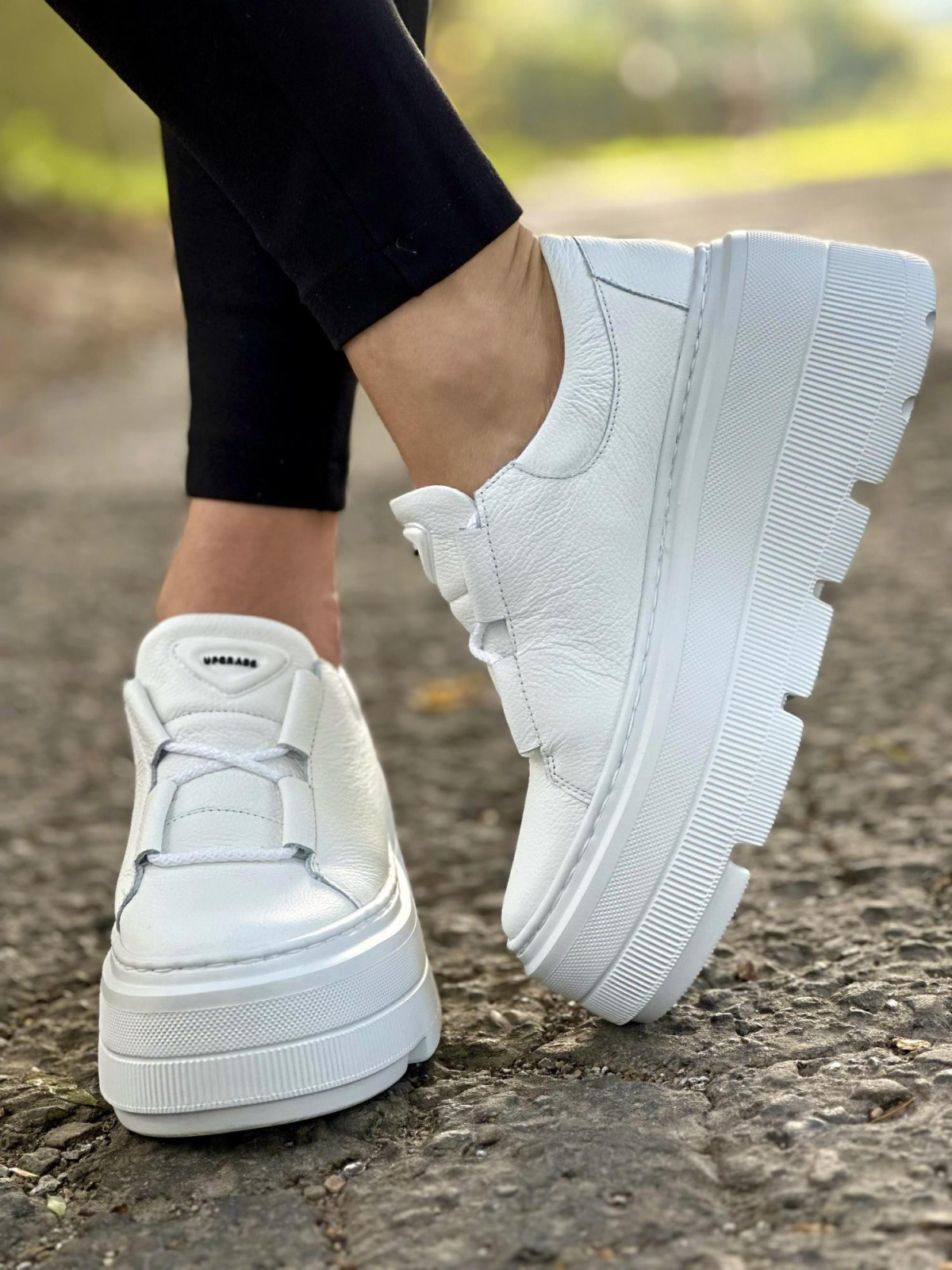 Białe trampki damskie skórzane