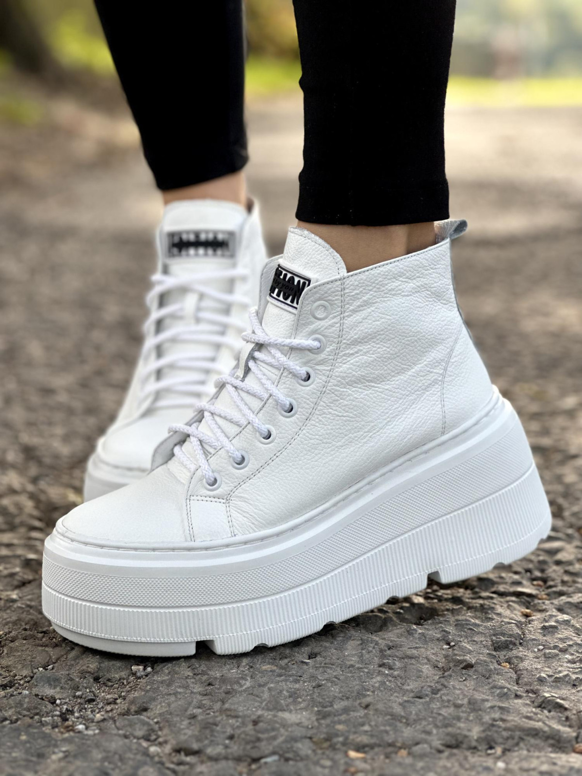 Białe trampki damskie skórzane