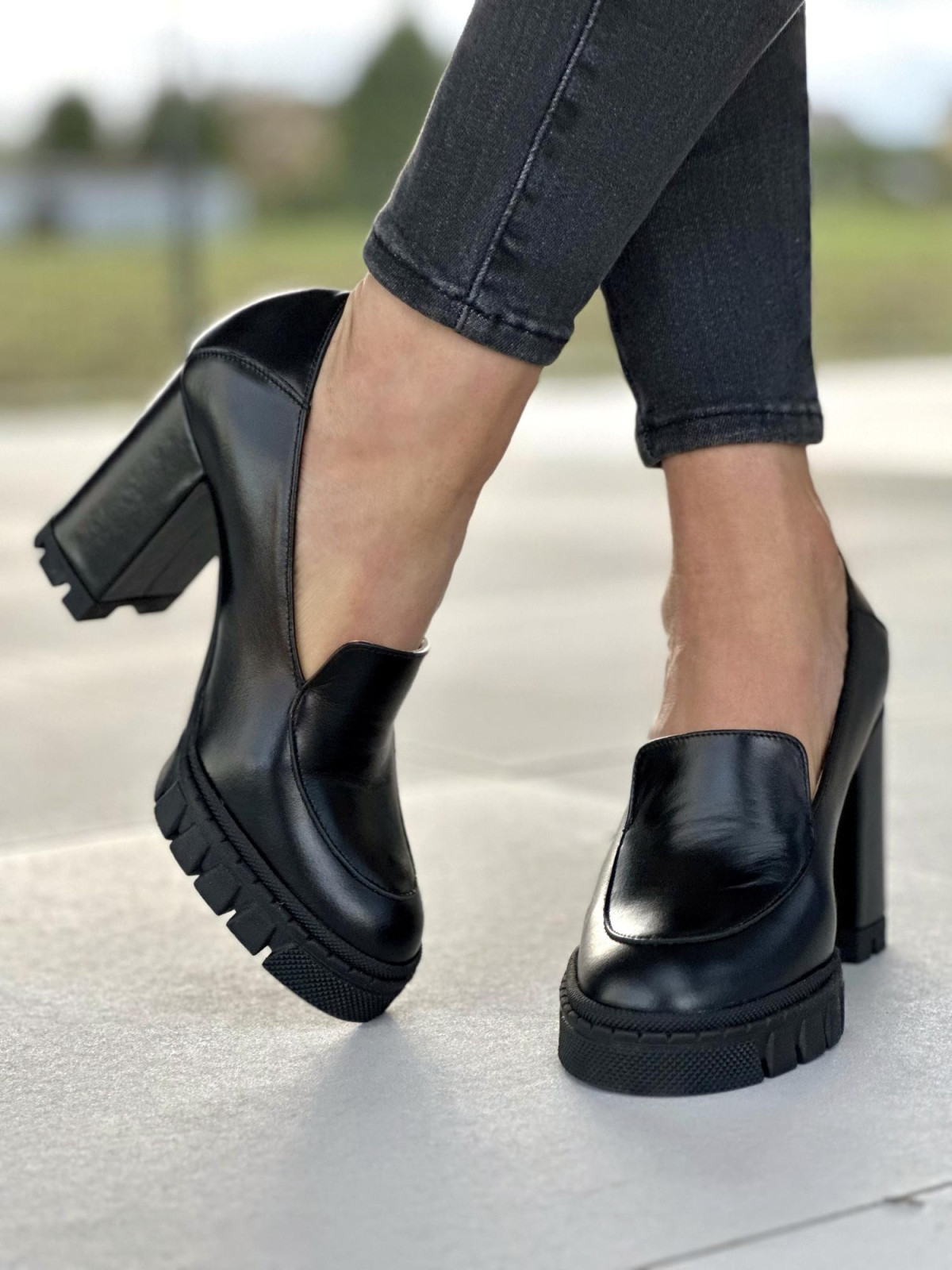 Czarne półbuty damskie skórzane