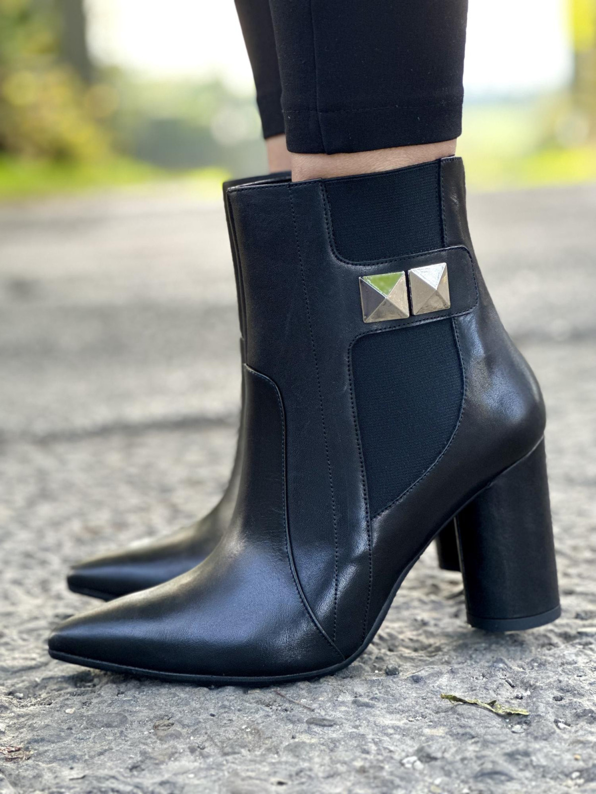 Czarne botki damskie skórzane