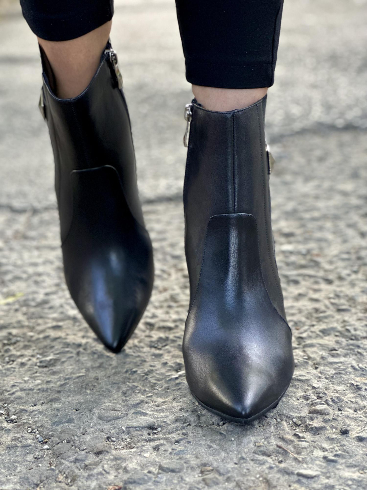 Czarne botki damskie skórzane