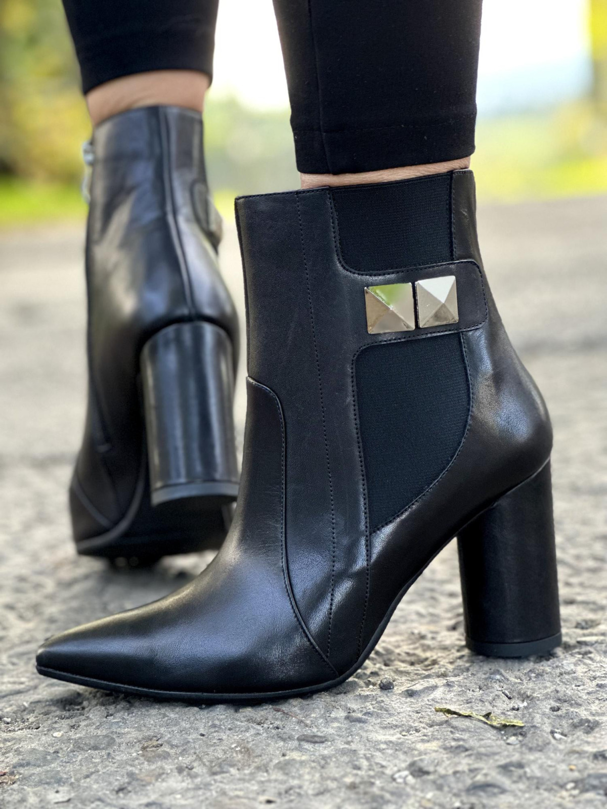 Czarne botki damskie skórzane