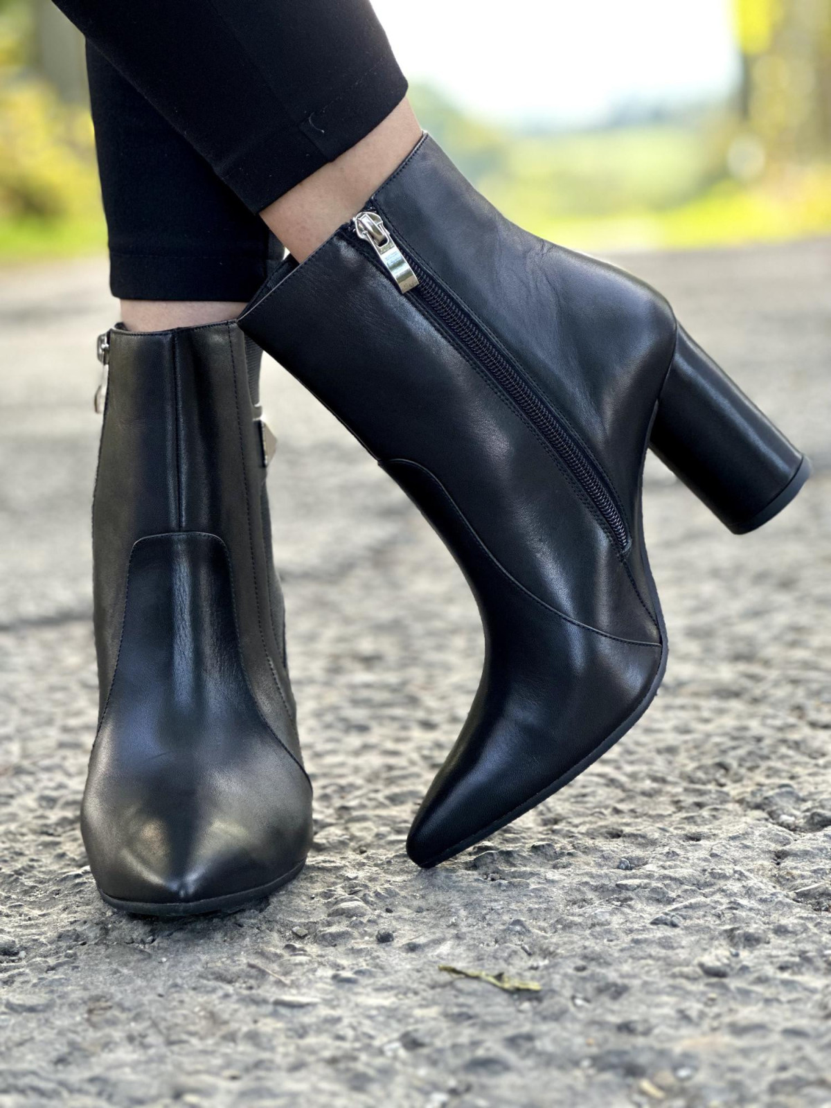 Czarne botki damskie skórzane