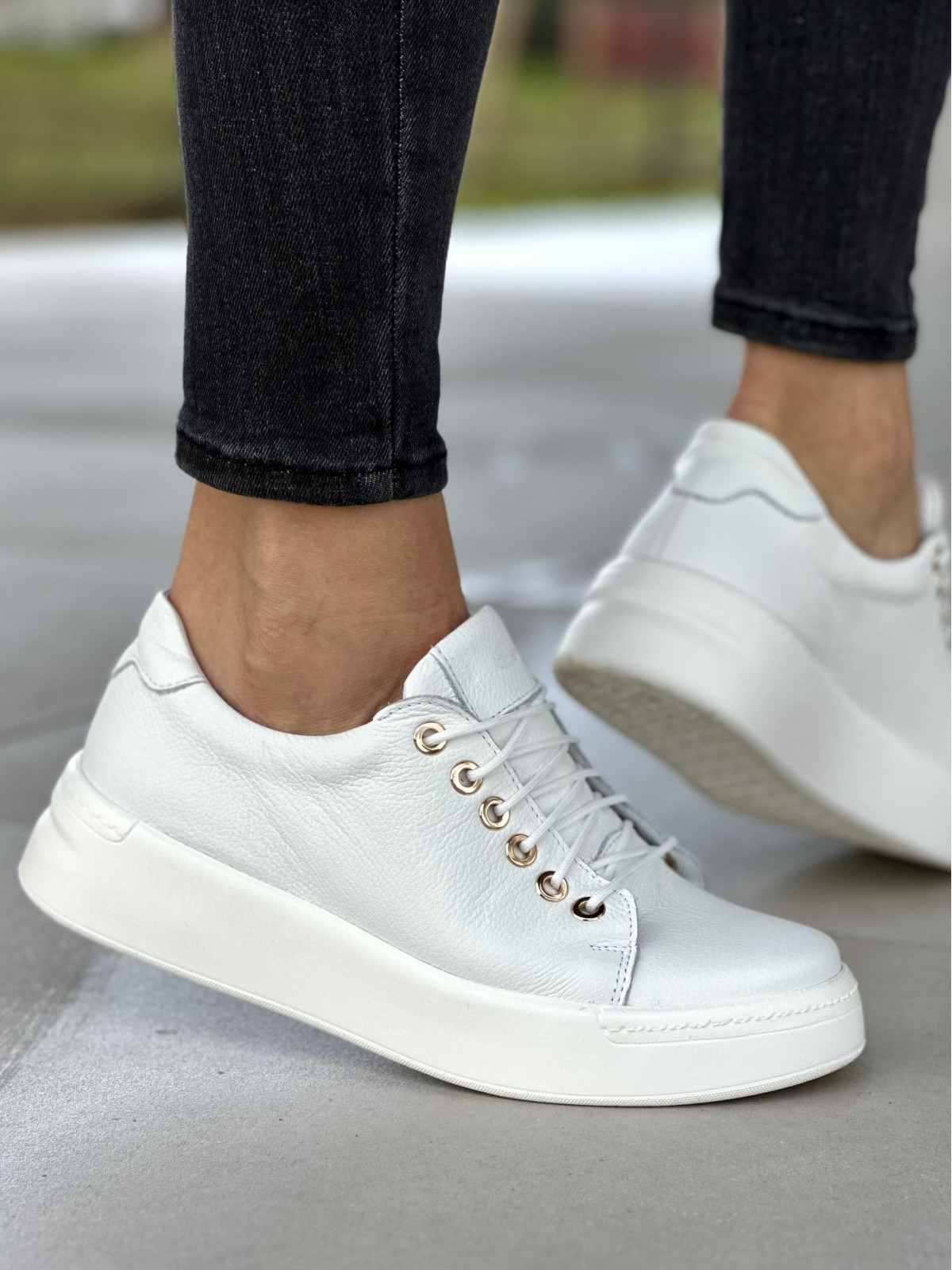 Białe trampki damskie skórzane