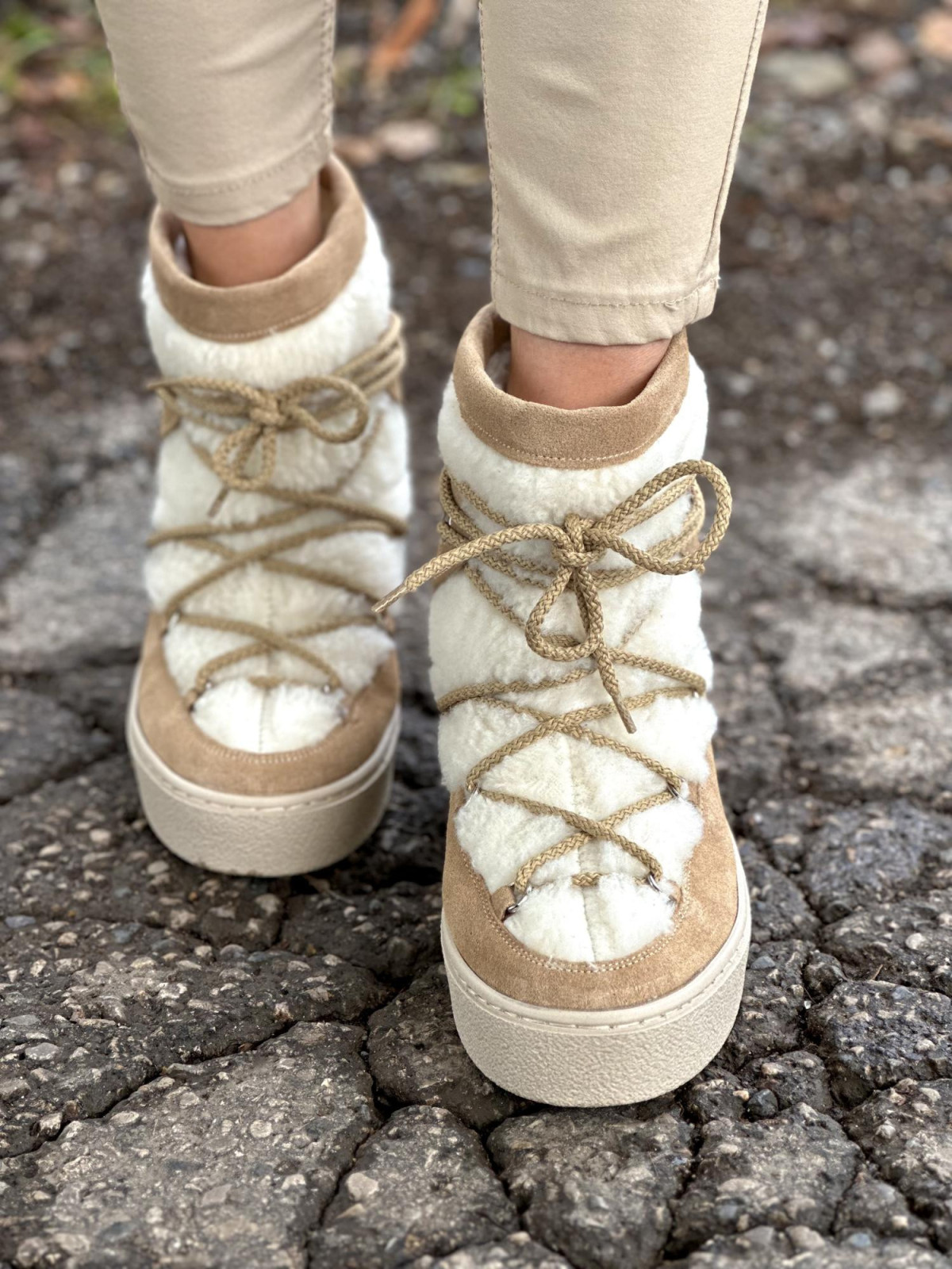 Beżowe śniegowce damskie skórzane