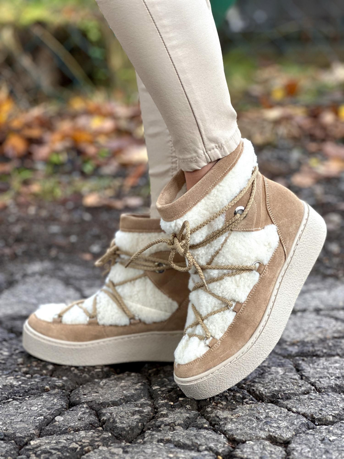 Beżowe śniegowce damskie skórzane