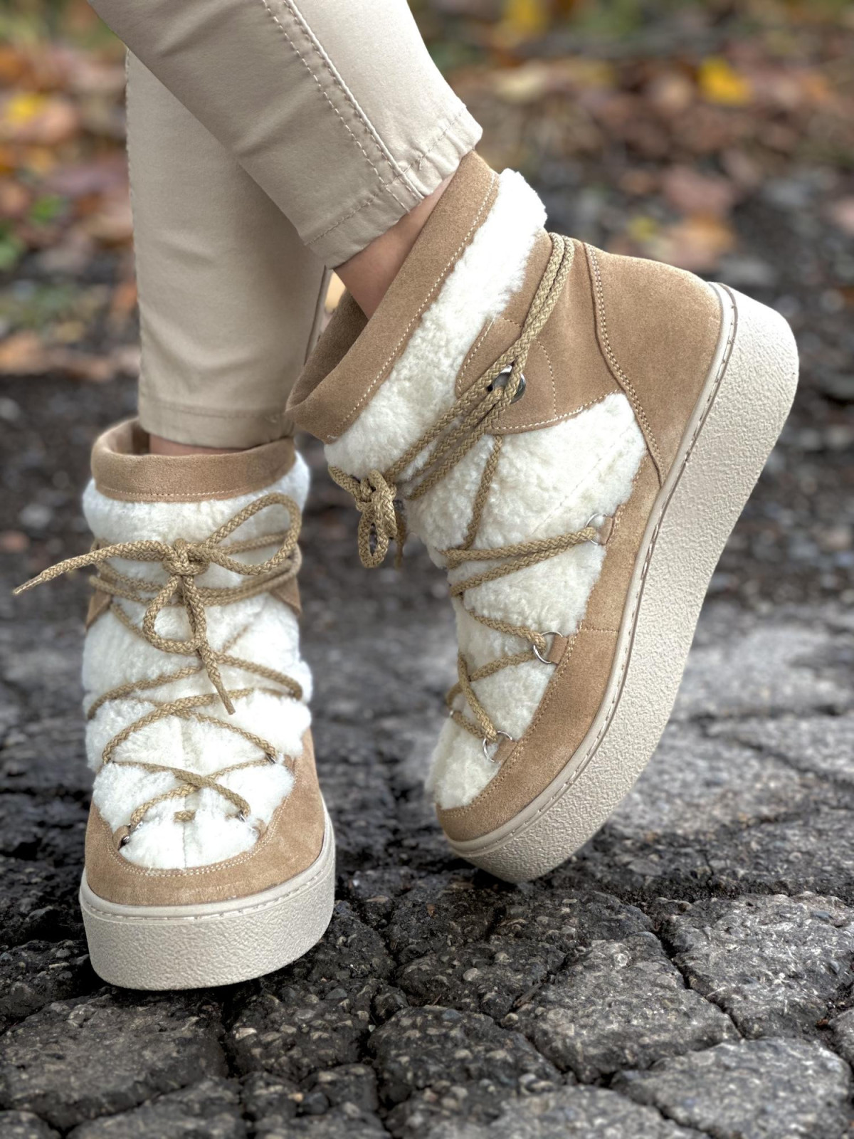 Beżowe śniegowce damskie skórzane