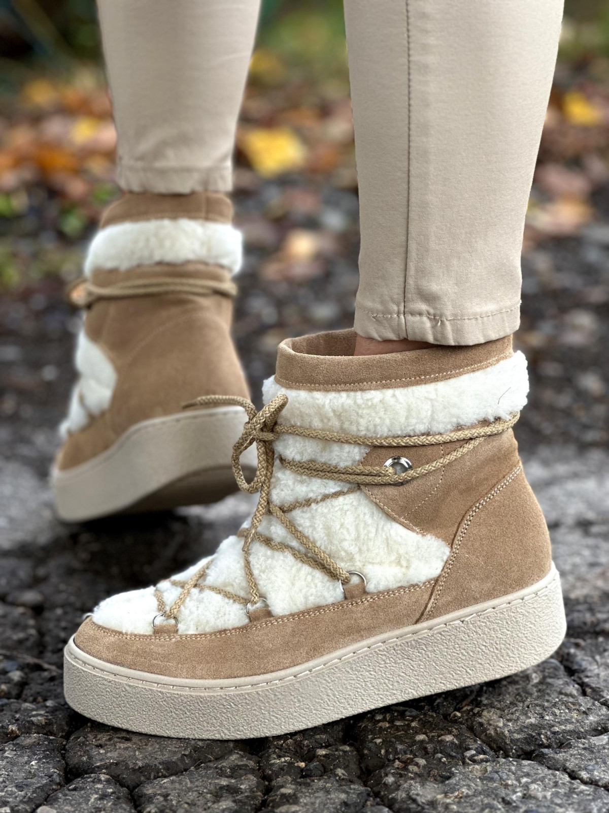 Beżowe śniegowce damskie skórzane