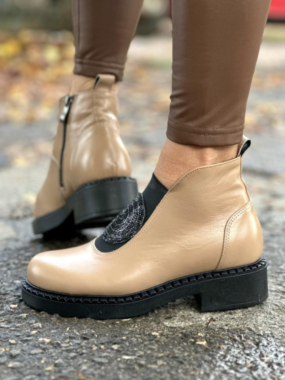 Beżowe botki damskie skórzane