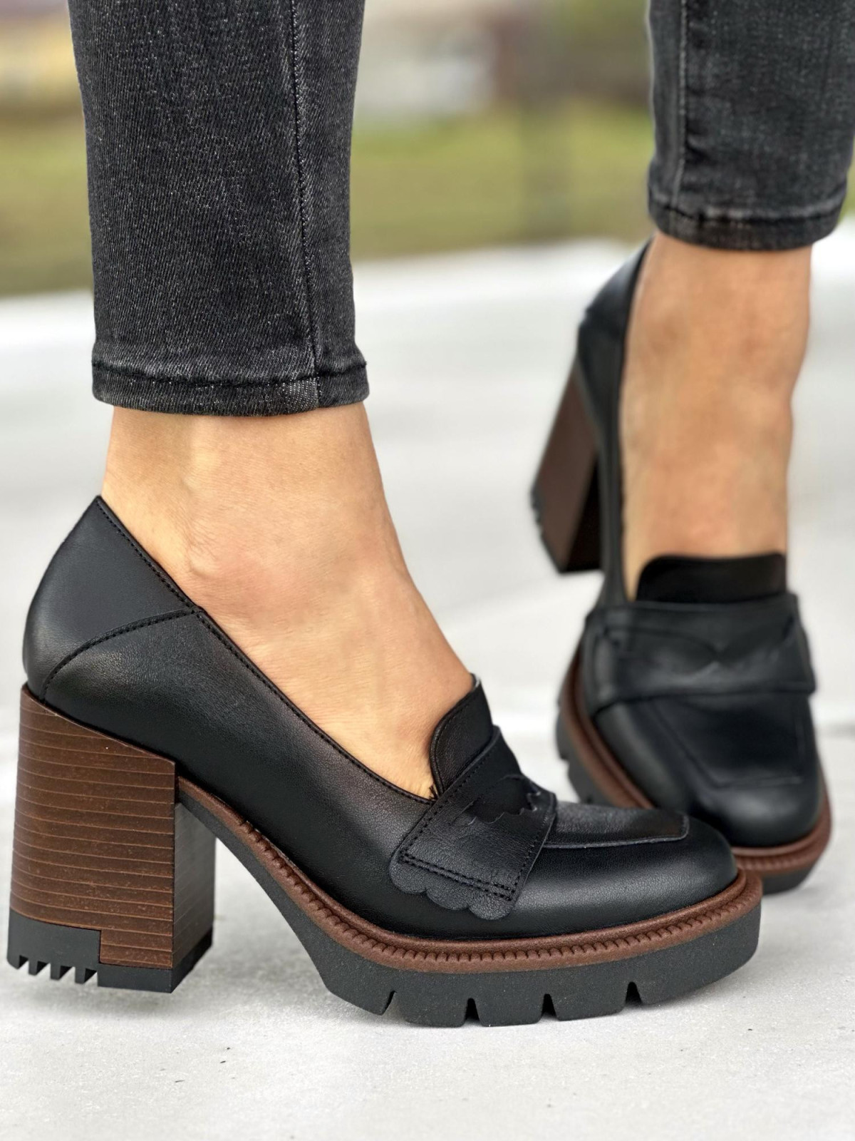 Czarne półbuty damskie skórzane