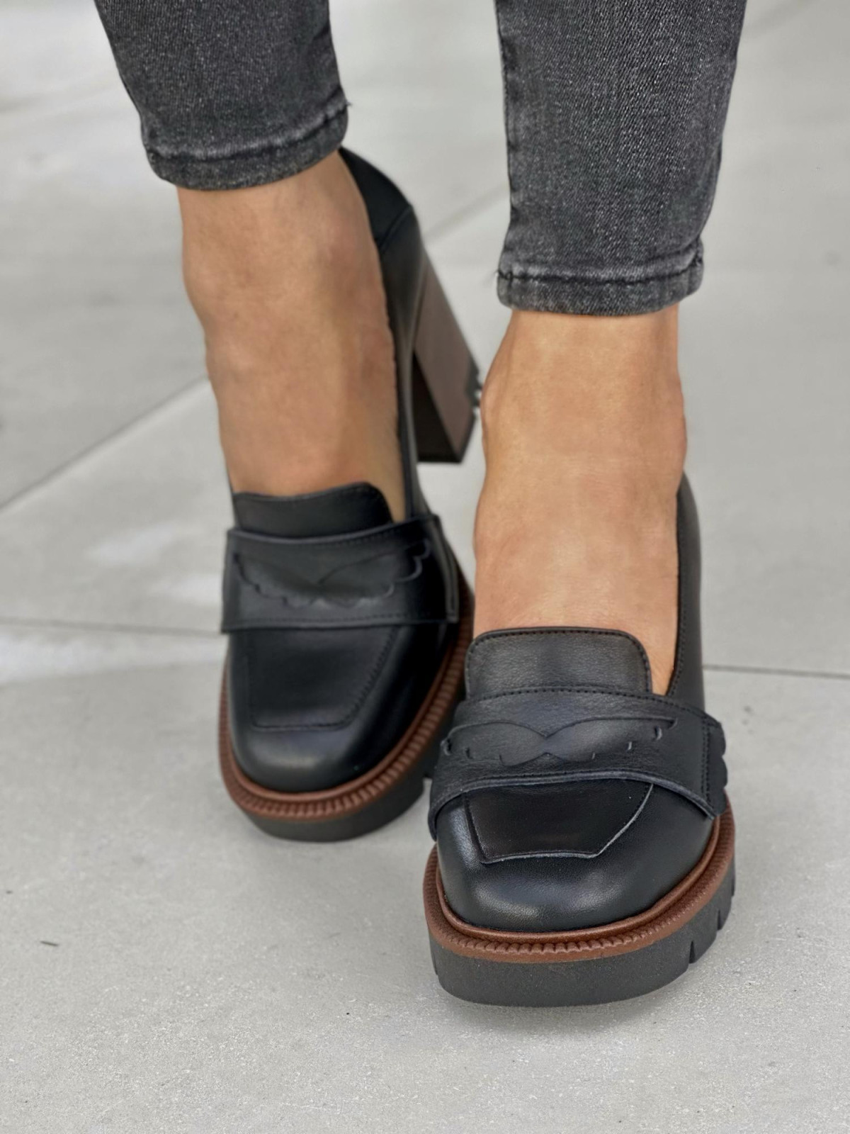 Czarne półbuty damskie skórzane