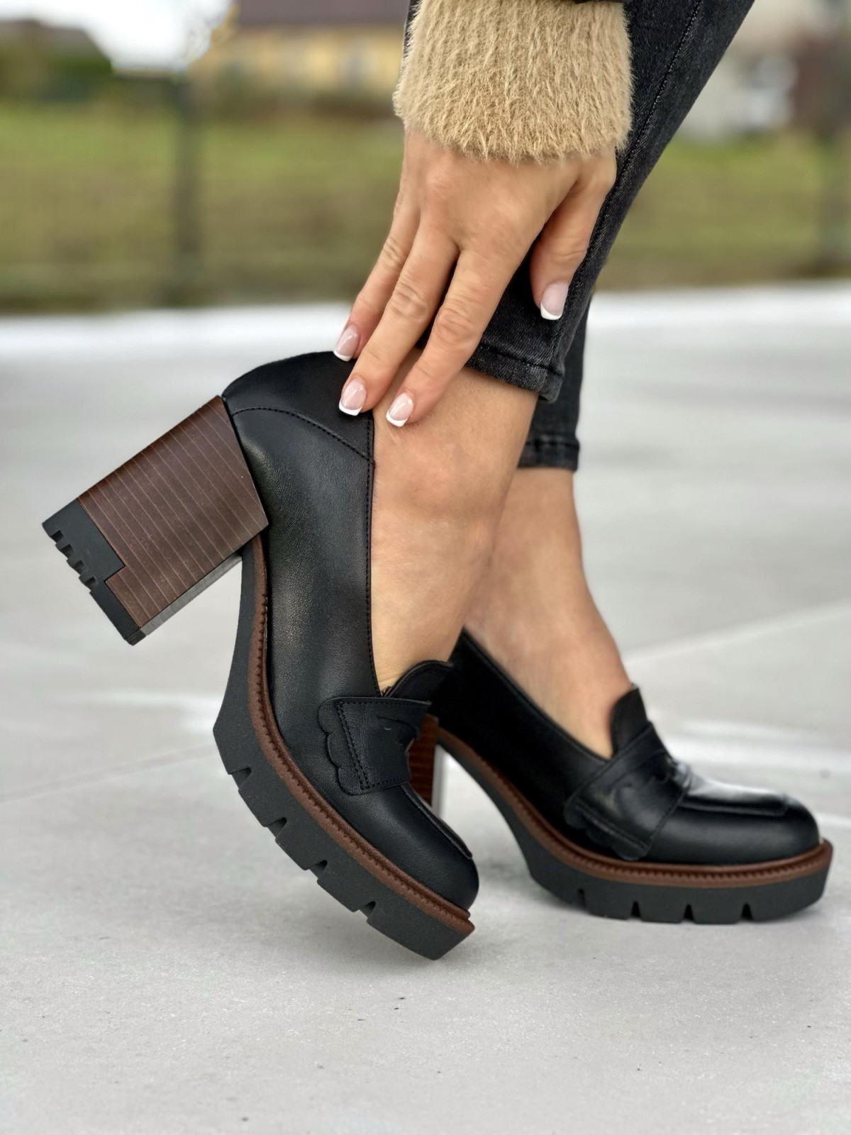 Czarne półbuty damskie skórzane