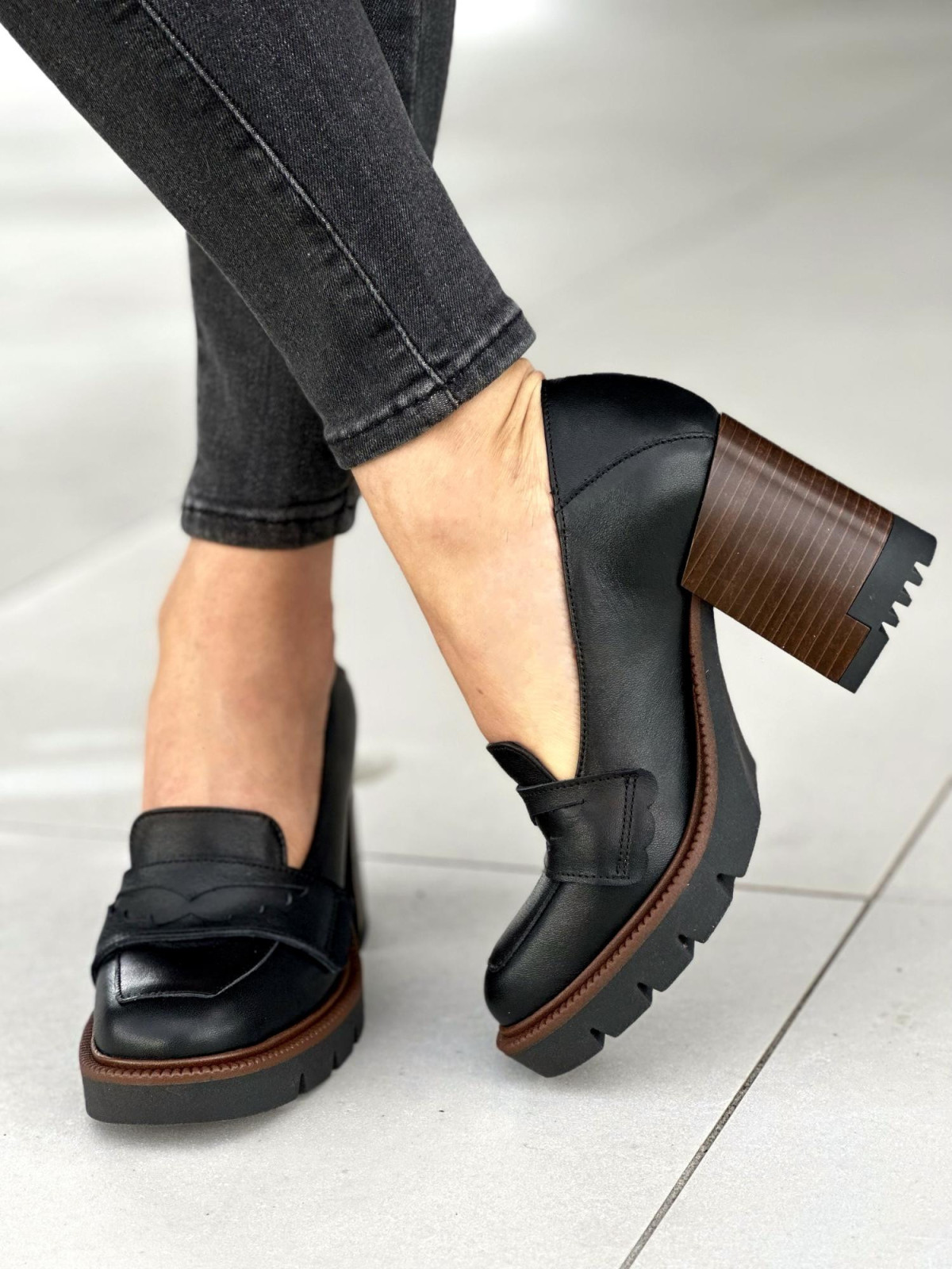 Czarne półbuty damskie skórzane