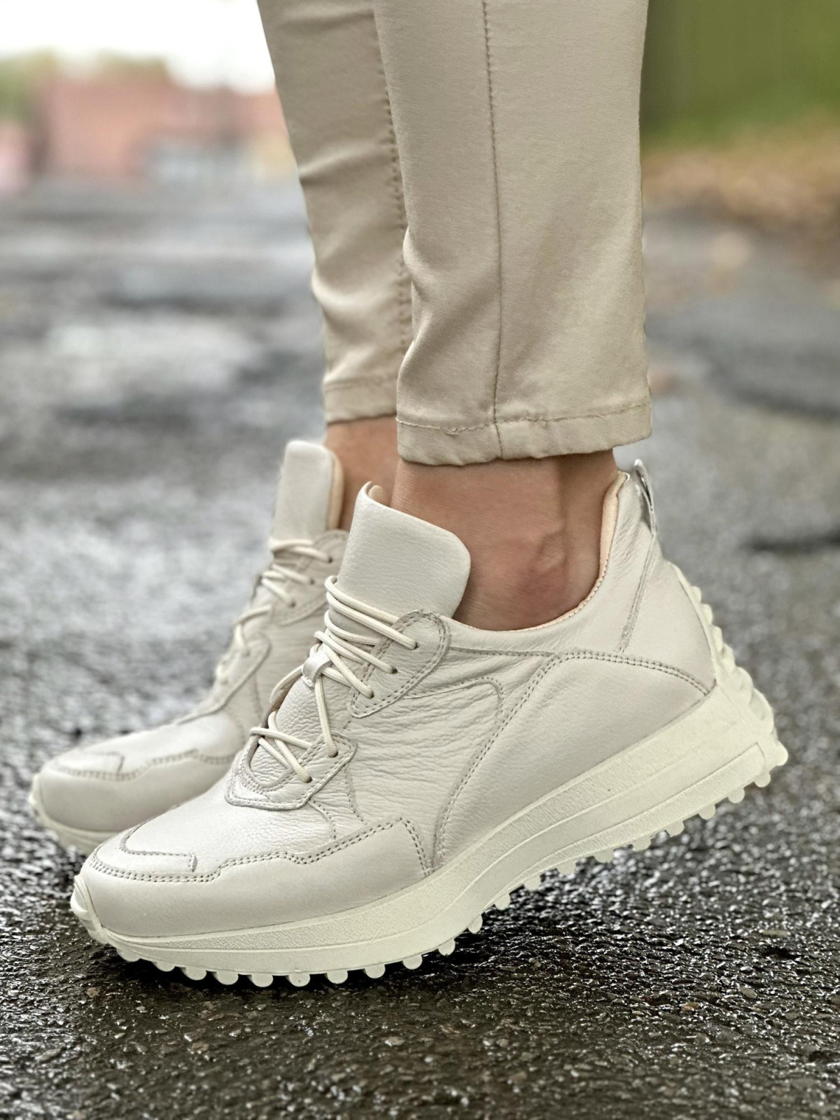 Beżowe sneakersy damskie skórzane