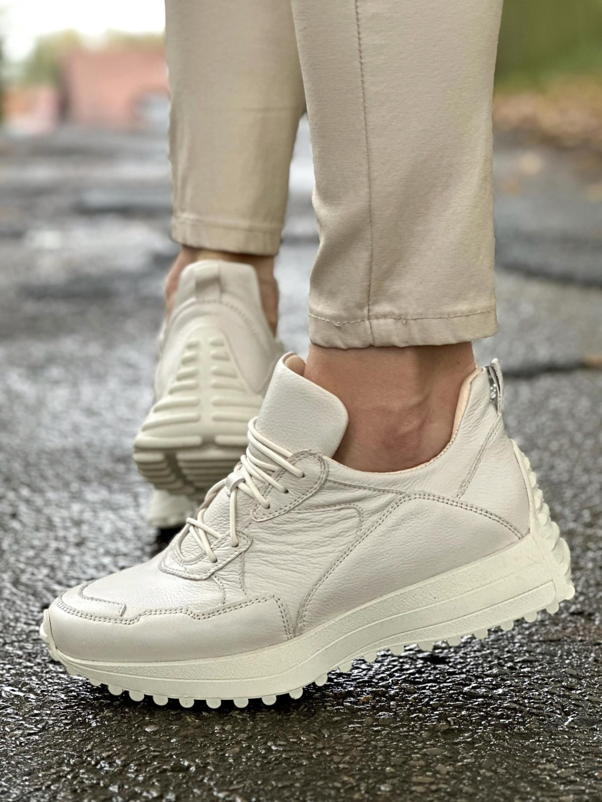 Beżowe sneakersy damskie skórzane