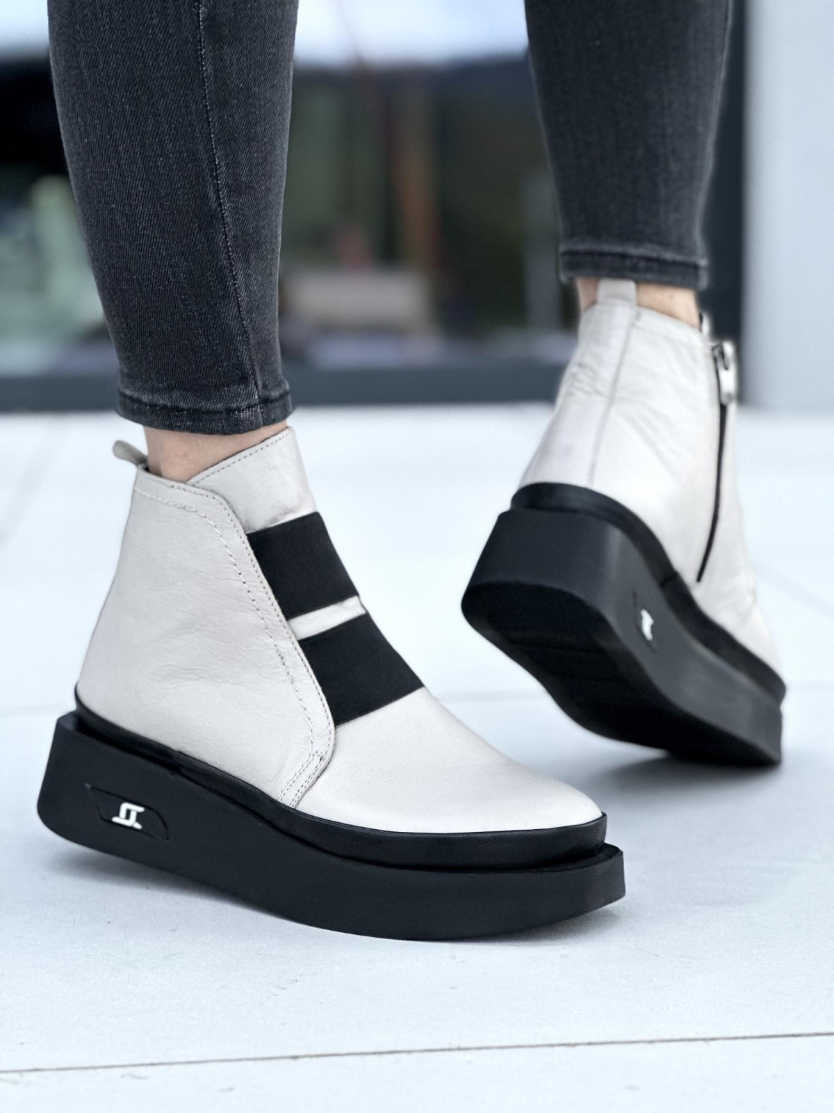 Beżowe botki damskie skórzane