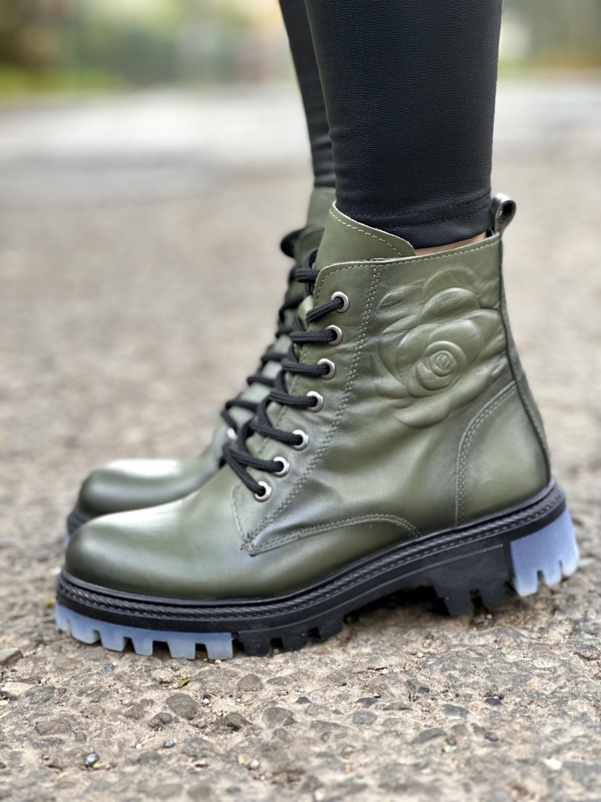 Oliwkowe trapery damskie skórzane