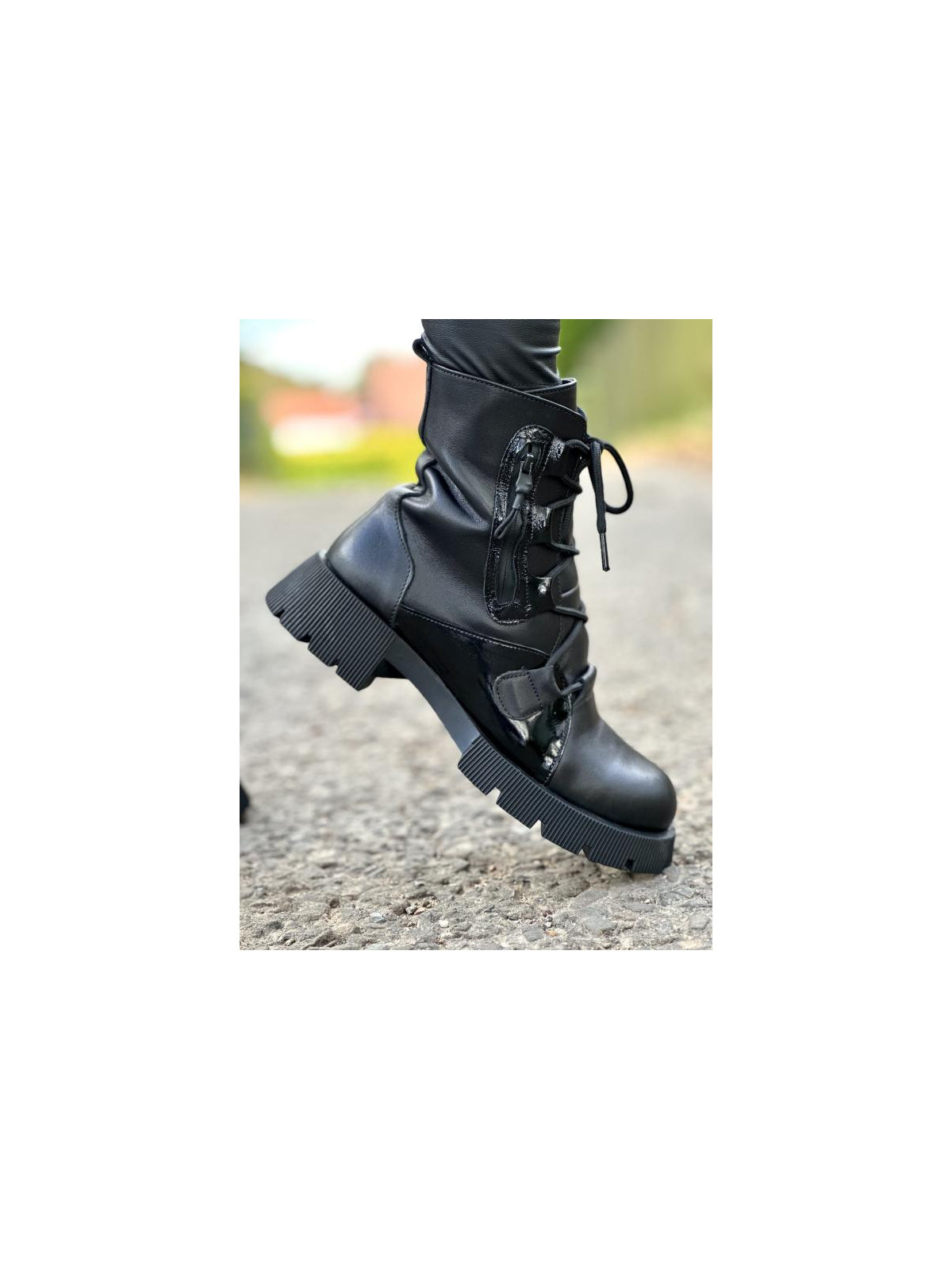 Czarne trapery damskie skórzane