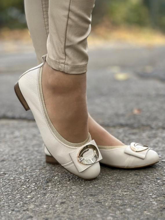 Beżowe baleriny damskie skórzane