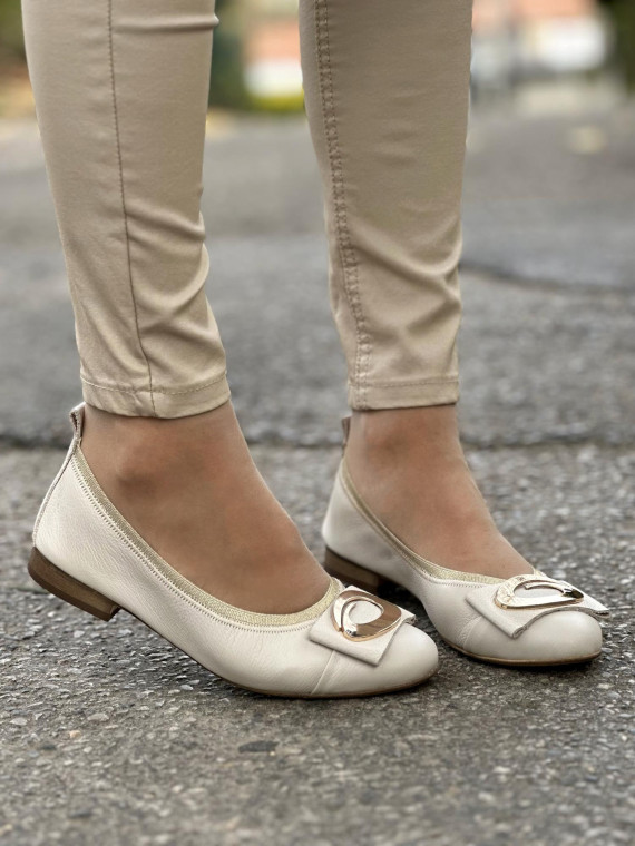 Beżowe baleriny damskie skórzane