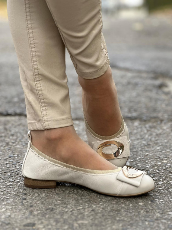 Beżowe baleriny damskie skórzane