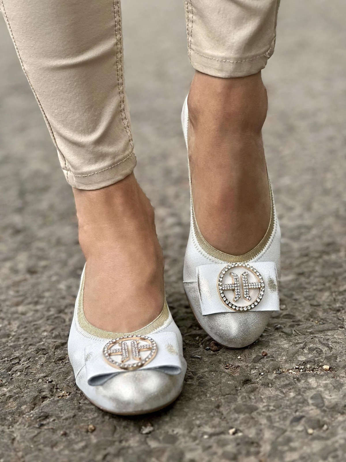 Złote baleriny damskie skórzane